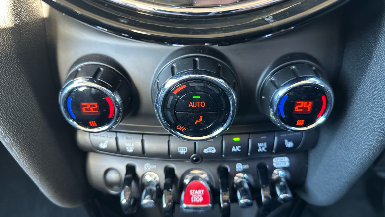 MINI Hatchback 1.5 Cooper Classic 5dr Petrol Hatchback